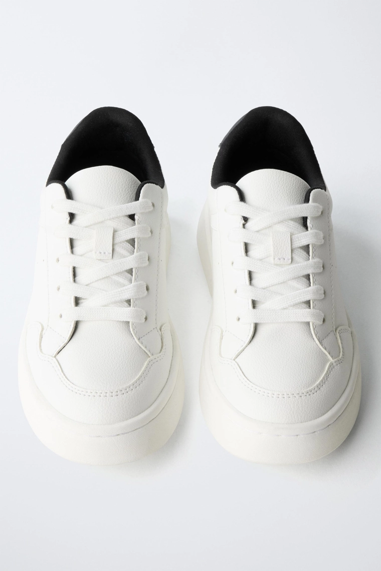 Кроссовки на массивной подошве