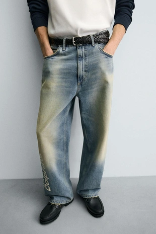 Джинсы RELAXED FIT с вышивкой NFL MIAMI DOLPHINS- Заказать в России