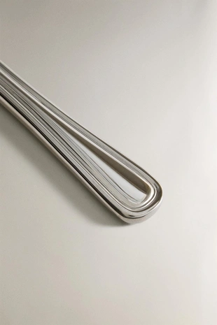 Блестящий стальной стейк-нож- Заказать в России