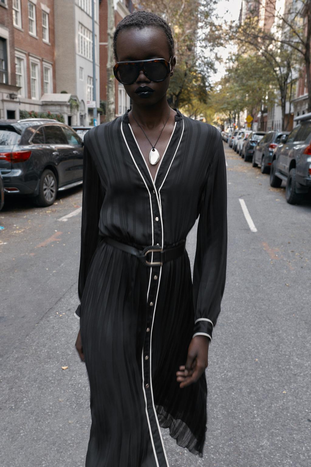 ПЛАТЬЕ МИДИ ПЛИССИРОВАННОЕ С РЕМНЕМ И КОНТРАСТНОЙ ОТДЕЛКОЙ