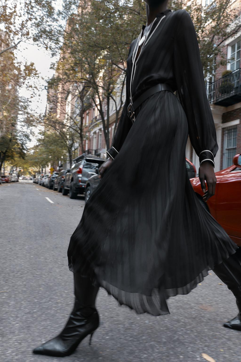 ПЛАТЬЕ МИДИ ПЛИССИРОВАННОЕ С РЕМНЕМ И КОНТРАСТНОЙ ОТДЕЛКОЙ