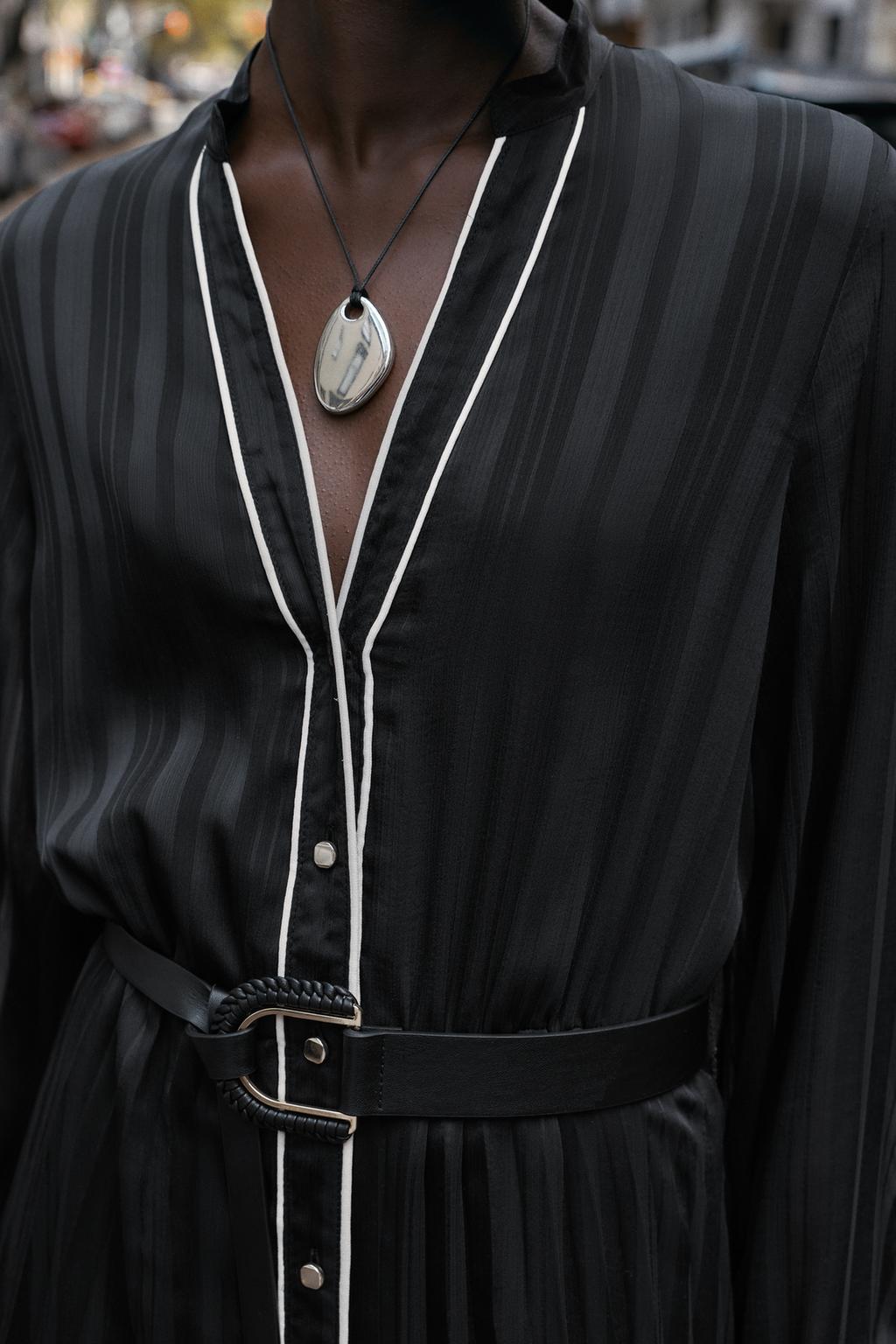 ПЛАТЬЕ МИДИ ПЛИССИРОВАННОЕ С РЕМНЕМ И КОНТРАСТНОЙ ОТДЕЛКОЙ