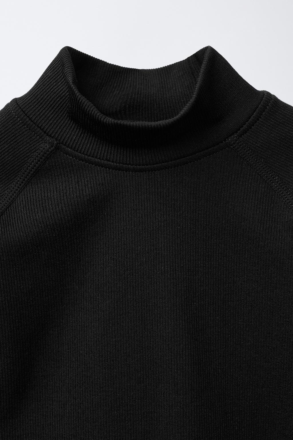 ФУТБОЛКА В РУБЧИК С РЕЛЬЕФНОЙ НАДПИСЬЮ