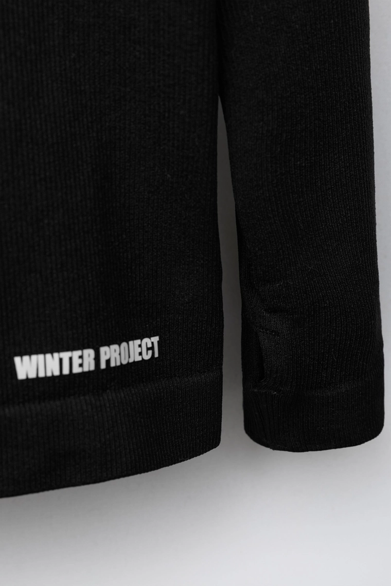 Воздухопроницаемая рубашка с ребристым узором и поднятым слоганом