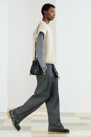 Вязаный жилет- Заказать в России