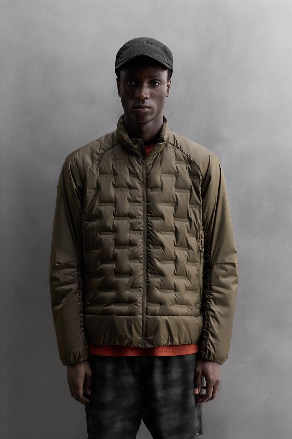 СТЕГАНАЯ КУРТКА С НАПОЛНИТЕЛЕМ ИЗ ПУХА ДЛЯ БЕГА