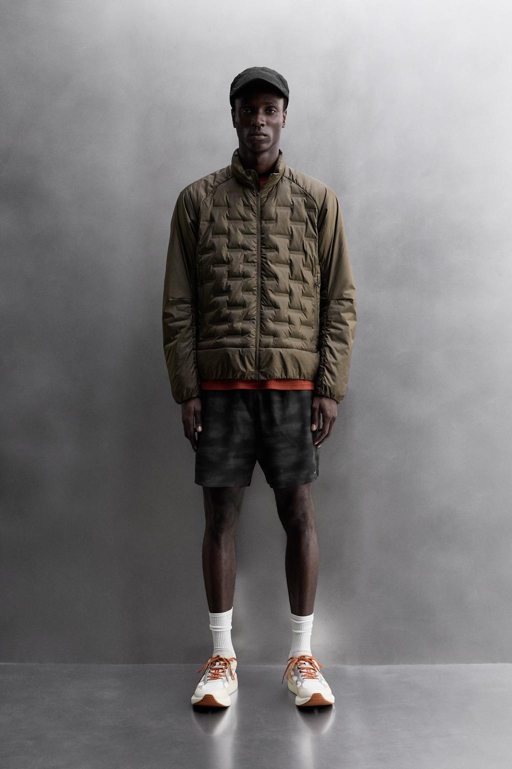 СТЕГАНАЯ КУРТКА С НАПОЛНИТЕЛЕМ ИЗ ПУХА ДЛЯ БЕГА