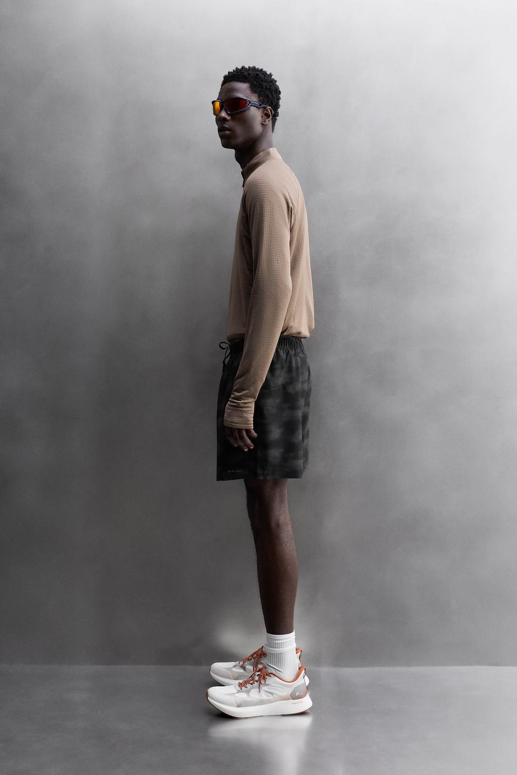 ПЕРФОРИРОВАННЫЕ ШОРТЫ ДЛЯ БЕГА