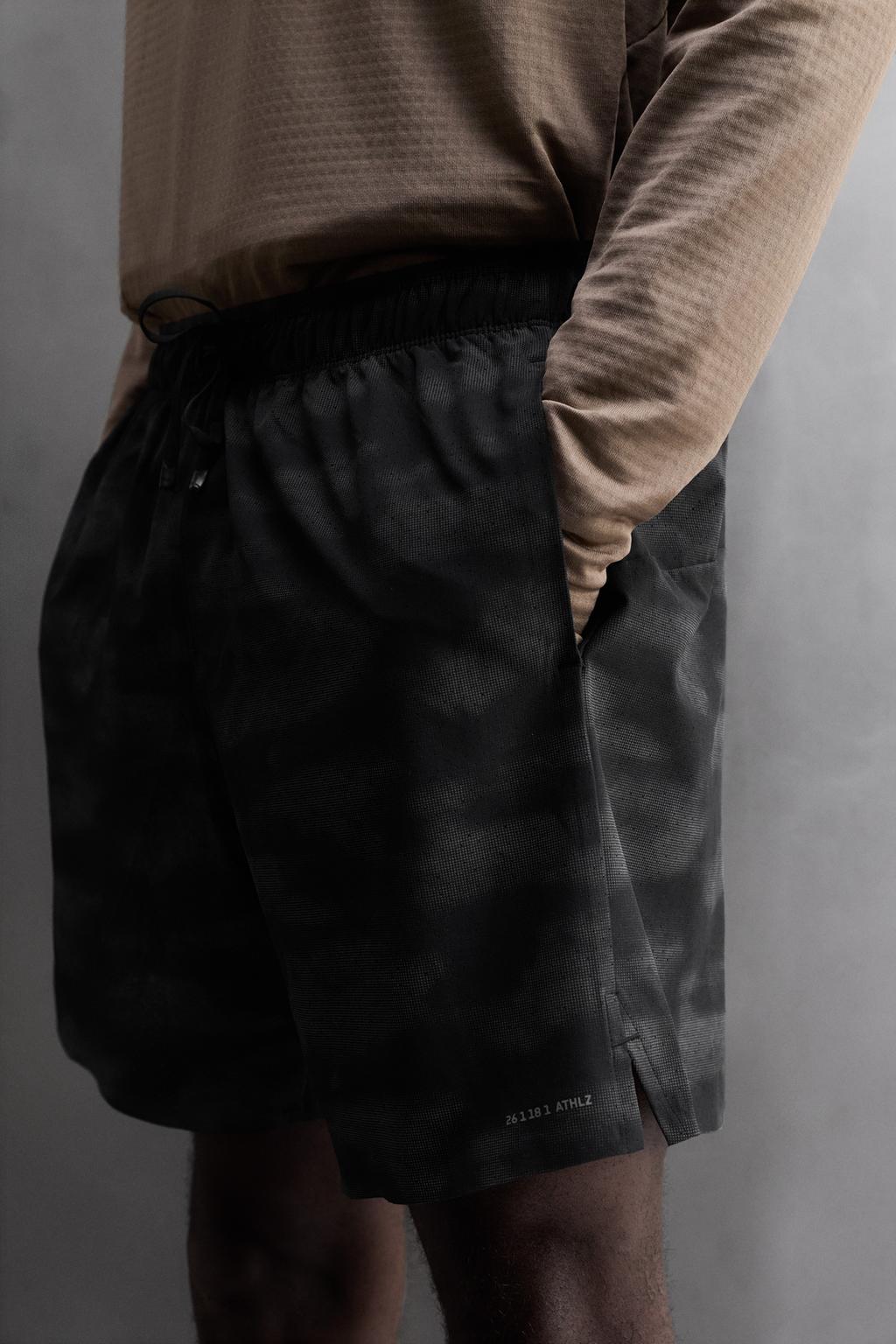 ПЕРФОРИРОВАННЫЕ ШОРТЫ ДЛЯ БЕГА