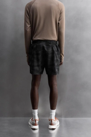 Перфорированные шорты для бега- Заказать в России