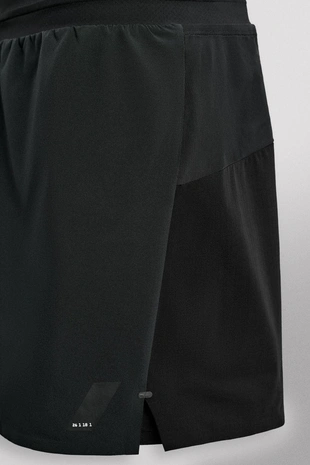 Короткие спортивные шорты с цветными блоками- Заказать в России