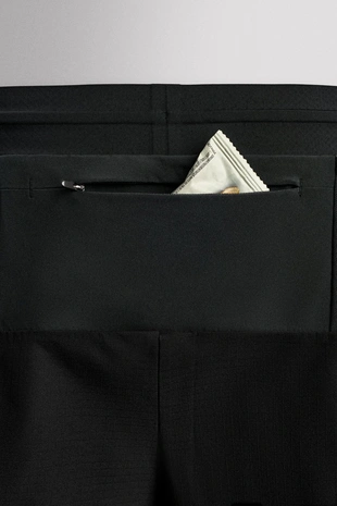 Короткие спортивные шорты с цветными блоками- Заказать в России