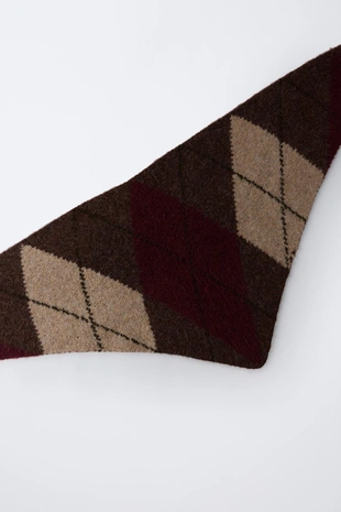 Треугольный платок с узором «ромбы»- Заказать в России