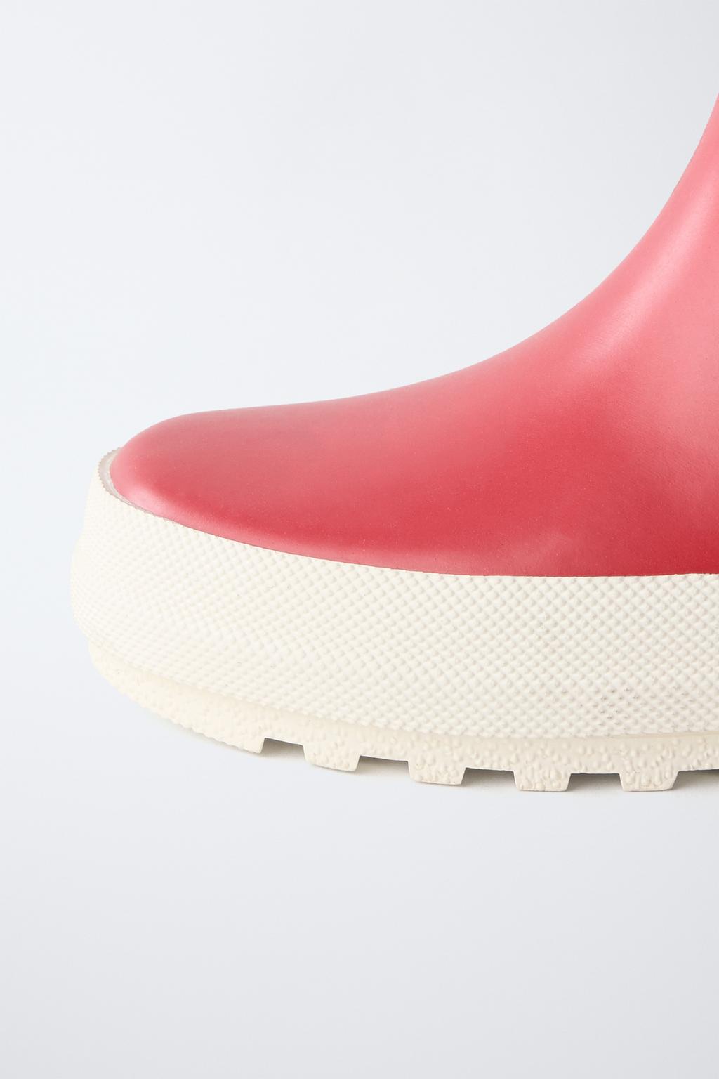 БОТИНКИ С ЭЛАСТИЧНЫМИ ДЕТАЛЯМИ