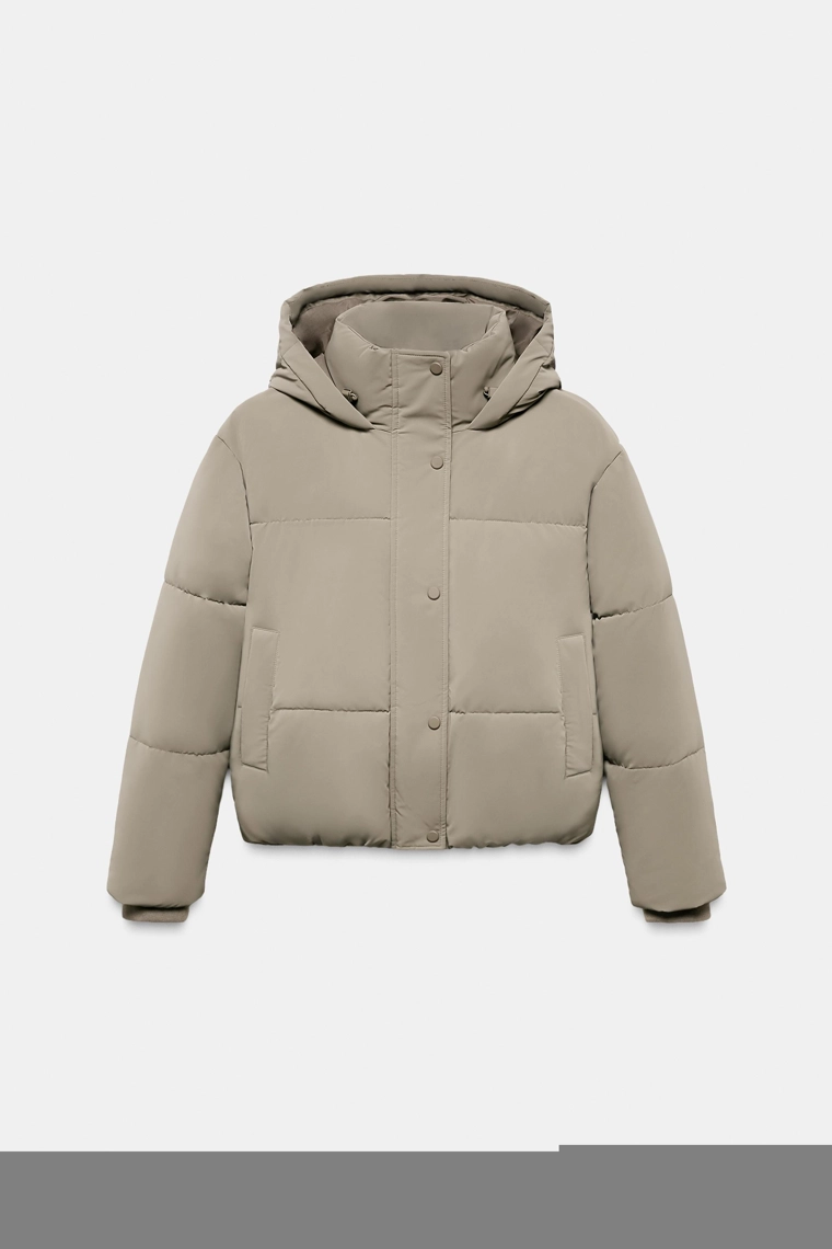 Короткий анорак с капюшоном, ветрозащитой и водоотталкивающей отделкой