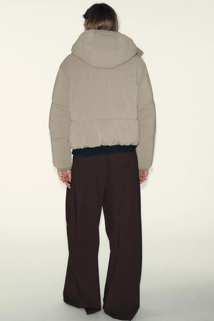 Короткий анорак с капюшоном WATER REPELLENT WINDPROOF- Заказать в России