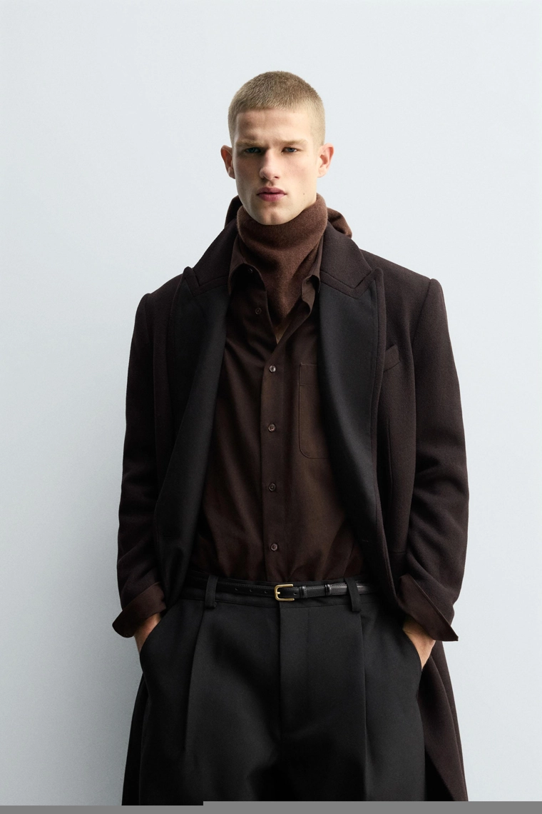 Пальто из шерсти с контрастным лацканом