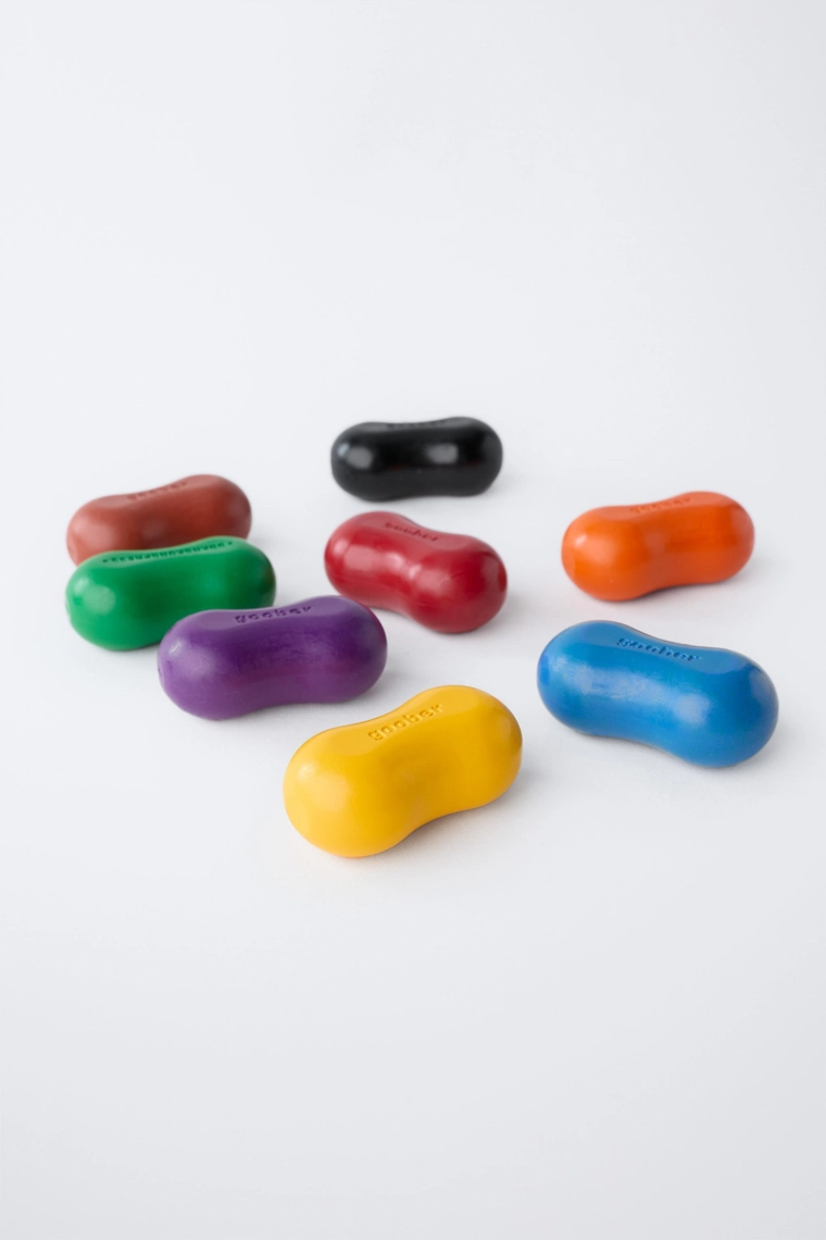 Набор из восьми мелков в форме арахиса и раскраски