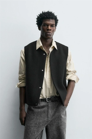 Жилет из рельефной ткани букле с шерстью- Заказать в России