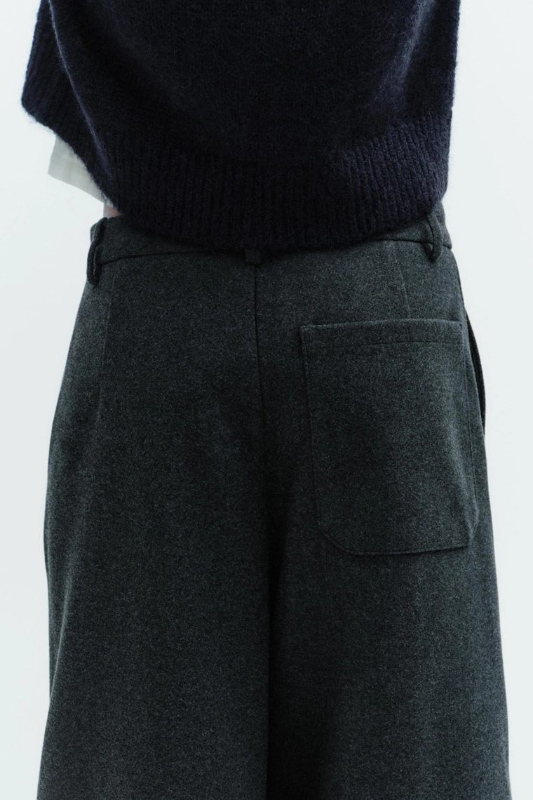 Брюки-шаровары с защипами