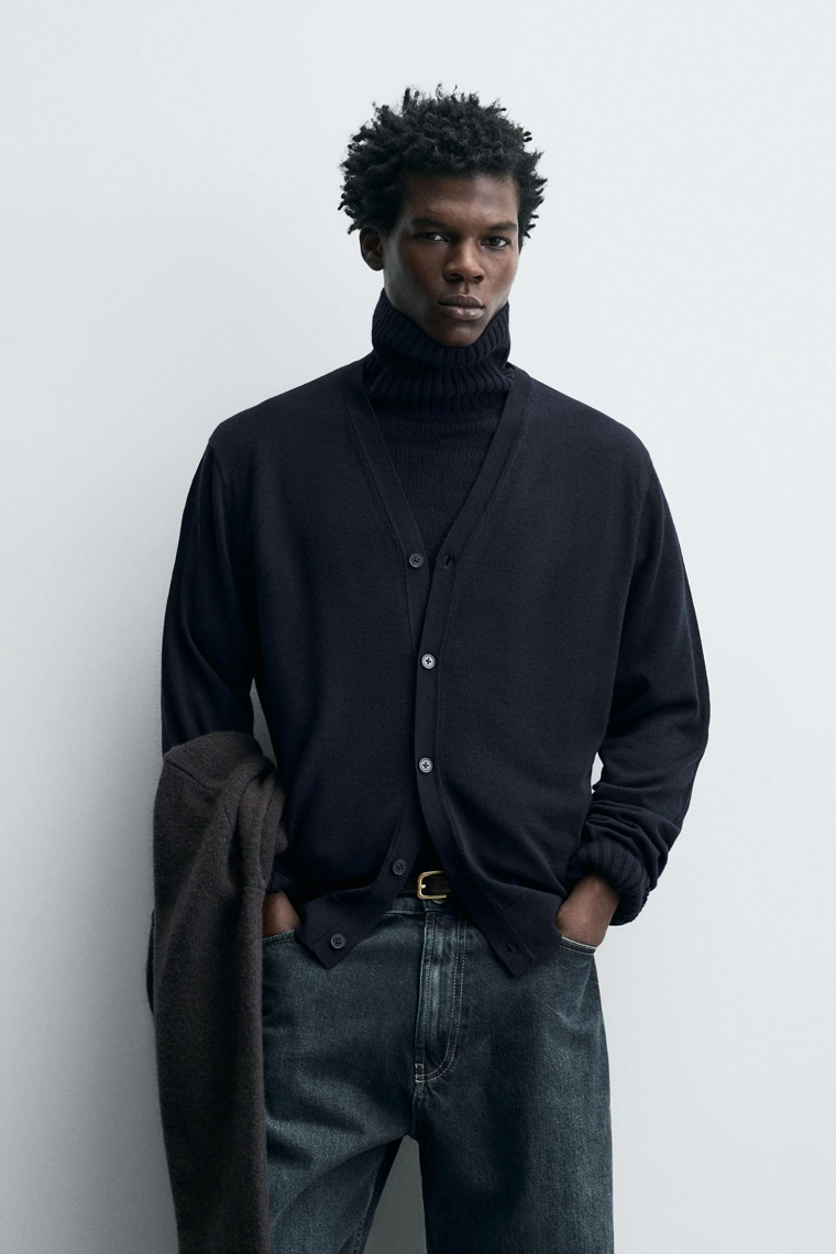 Легкий кардиган из шерсти