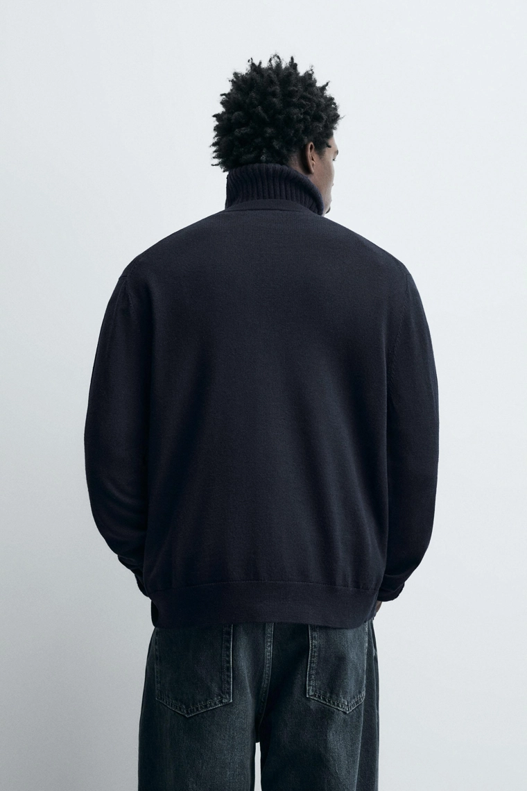 Легкий кардиган из шерсти