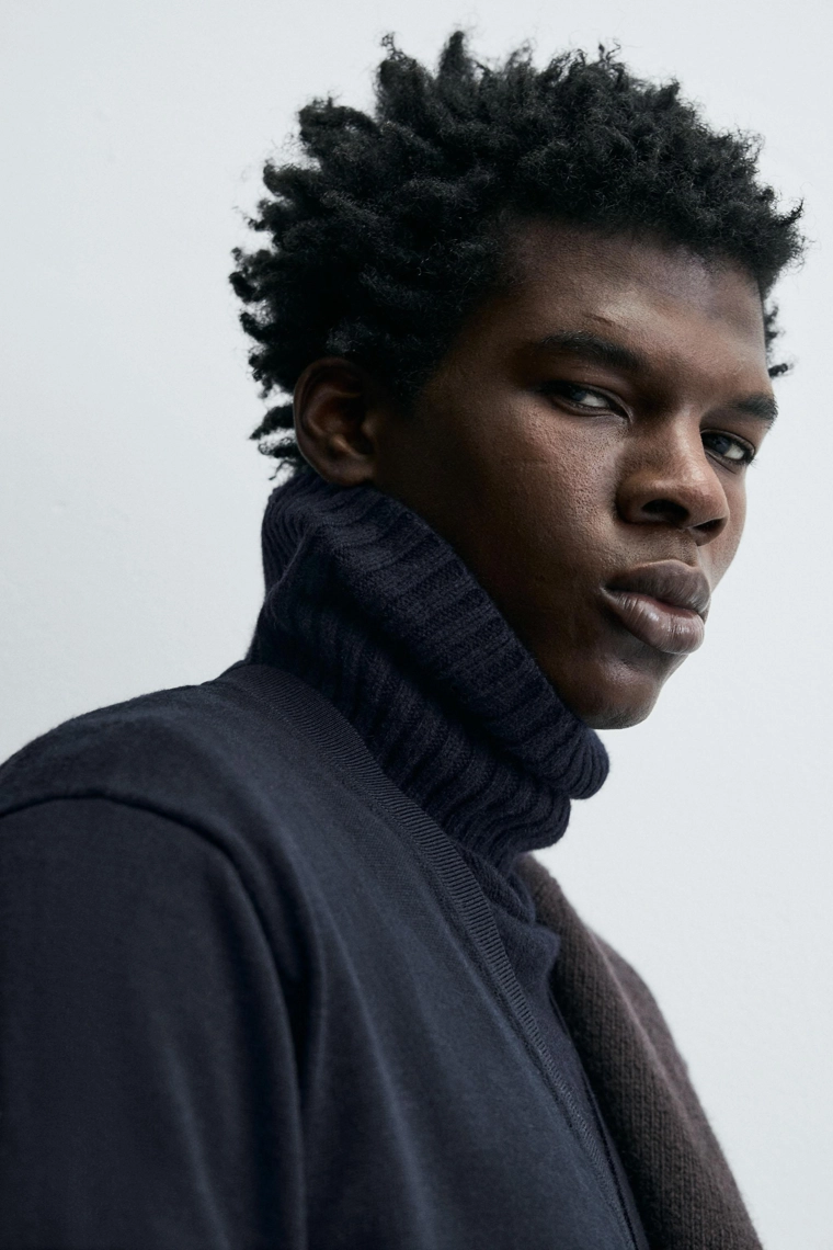 Легкий кардиган из шерсти