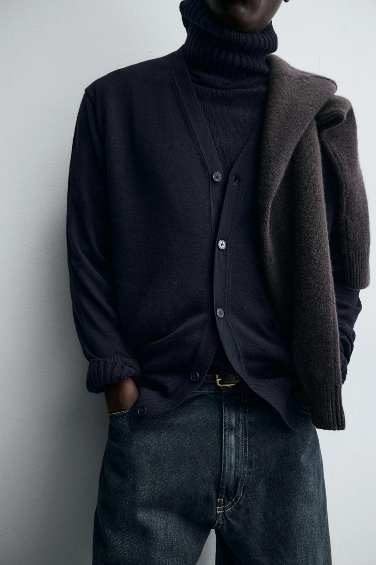 Легкий кардиган из шерсти