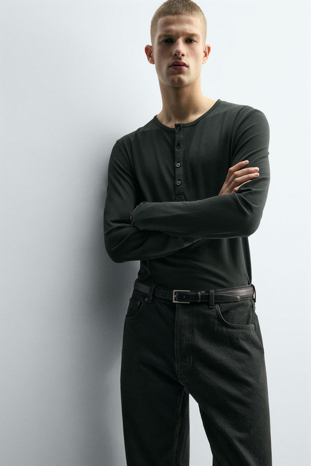 ФУТБОЛКА RELAXED FIT С ВОРОТНИКОМ НА ПУГОВИЦАХ