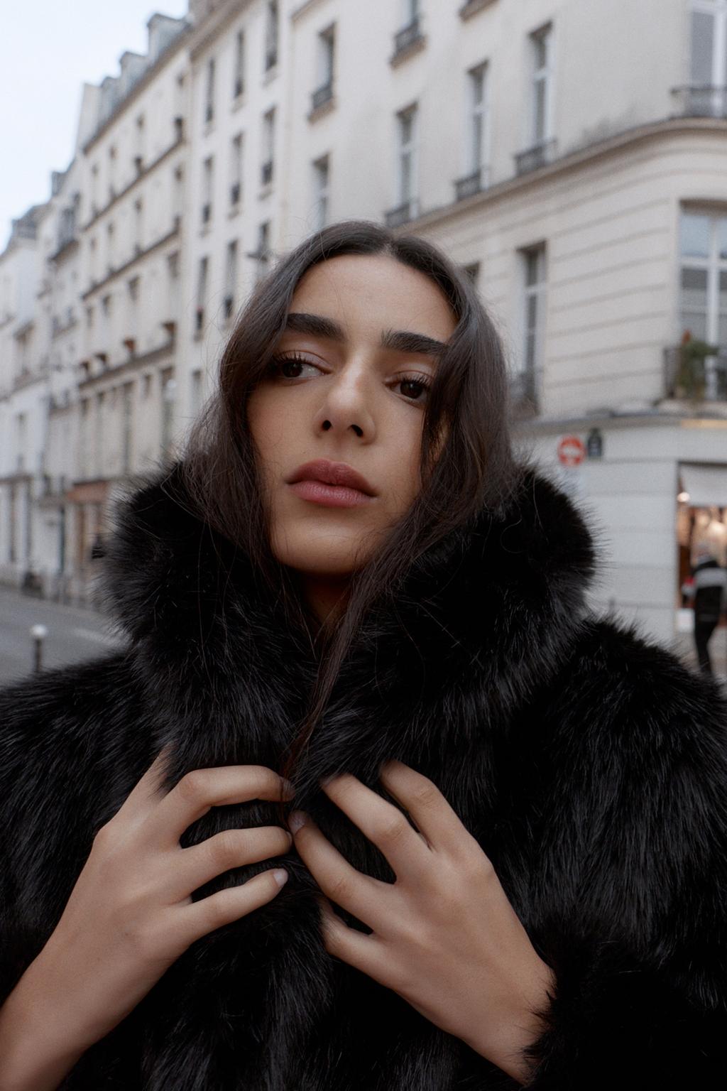 ПАЛЬТО ИЗ ИСКУССТВЕННОГО МЕХА С ПОЯСОМ