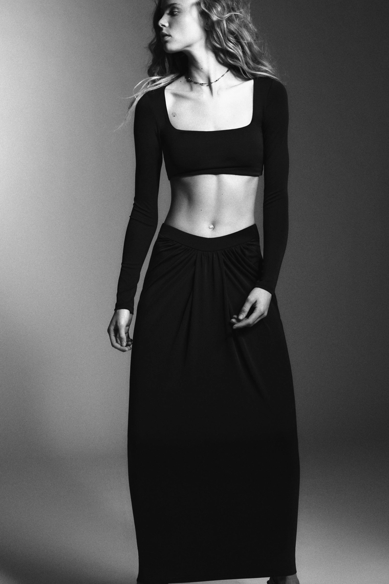 Длинная юбка из крепа с собранными складками