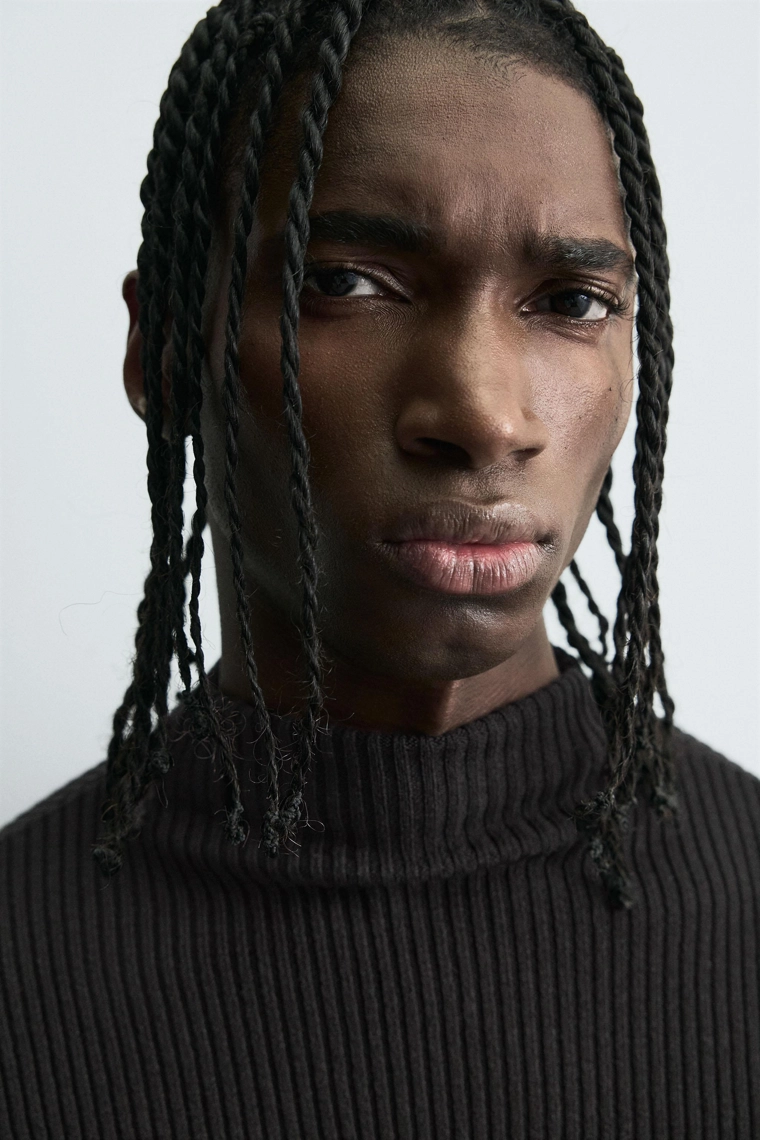 Узкий водолаз с ребристой текстурой