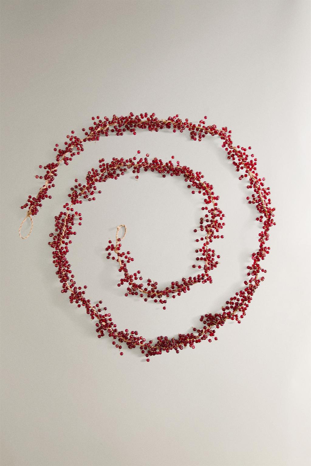 Гирлянда с красными шариками