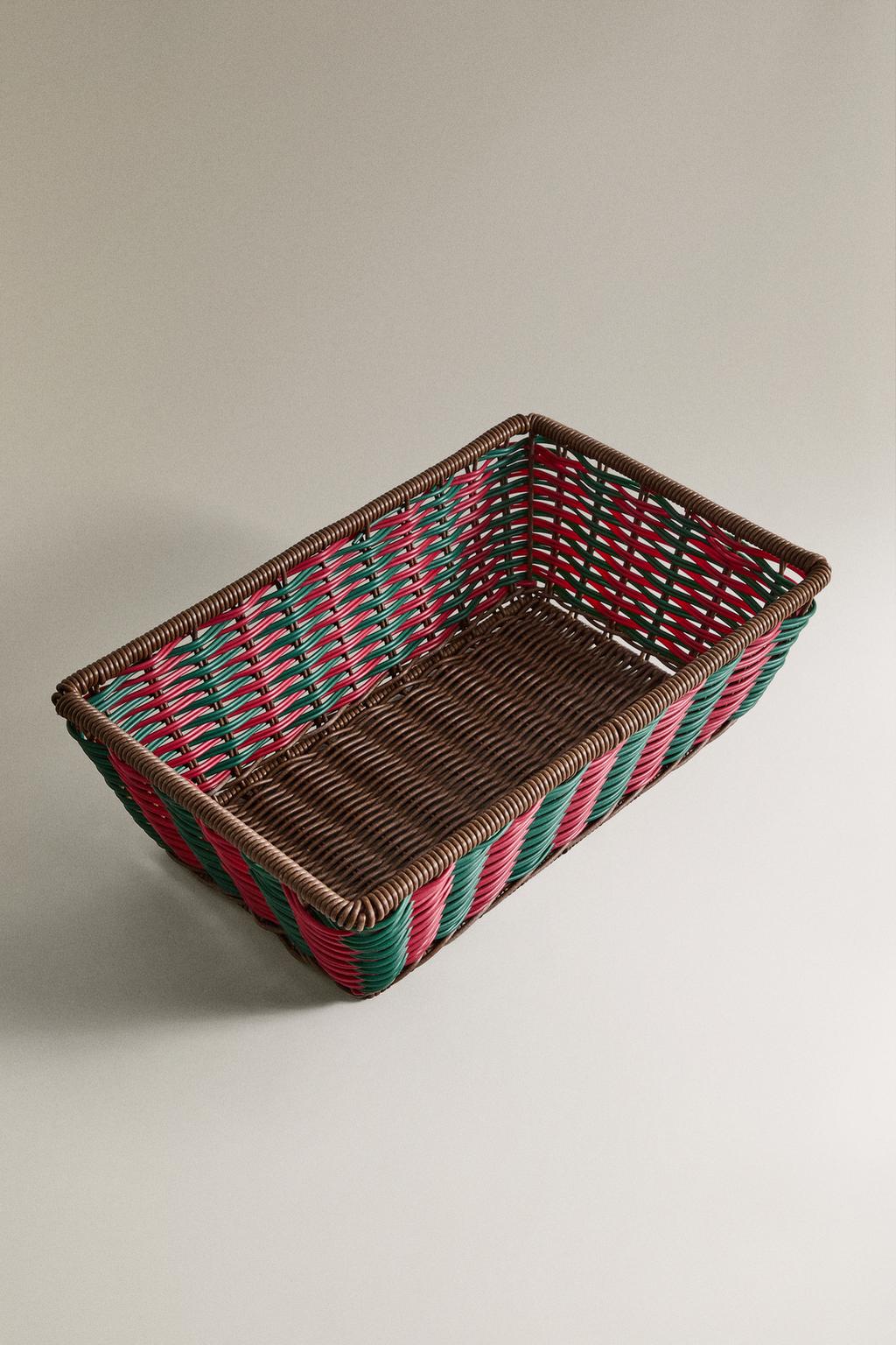 Корзина для подарков в рождественских цветах