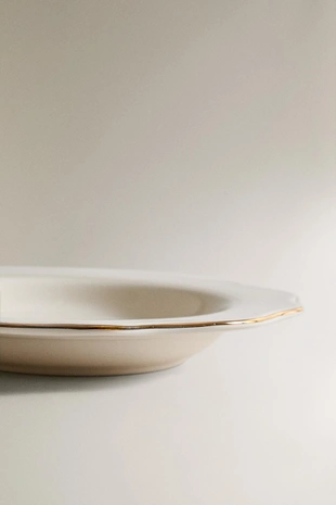 Фарфоровый десертный тарелка с деталью на краю- Заказать в России