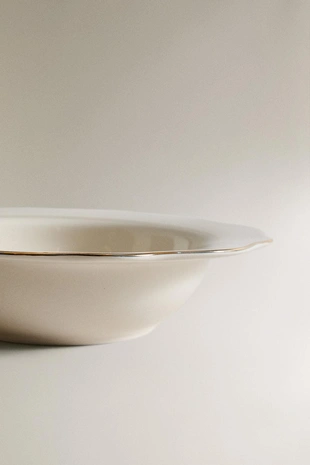 Суповой тарелке из фарфора с деталью на краю- Заказать в России