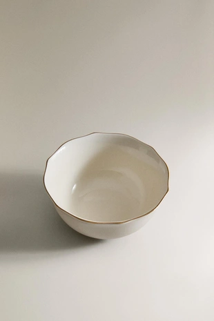 Порцеляновая чаша с деталями на краю- Заказать в России