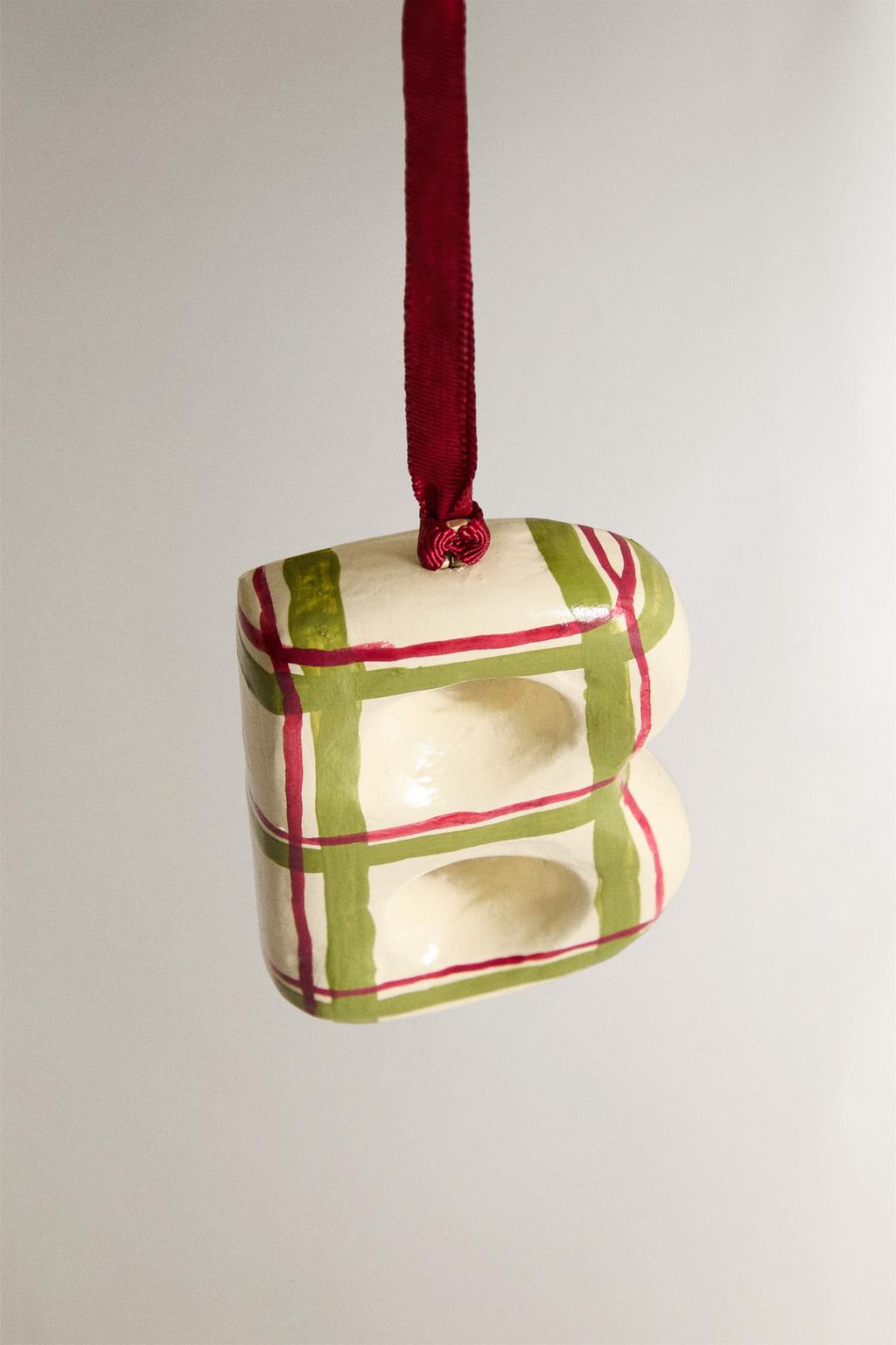 Рождественская игрушка для елки буква b