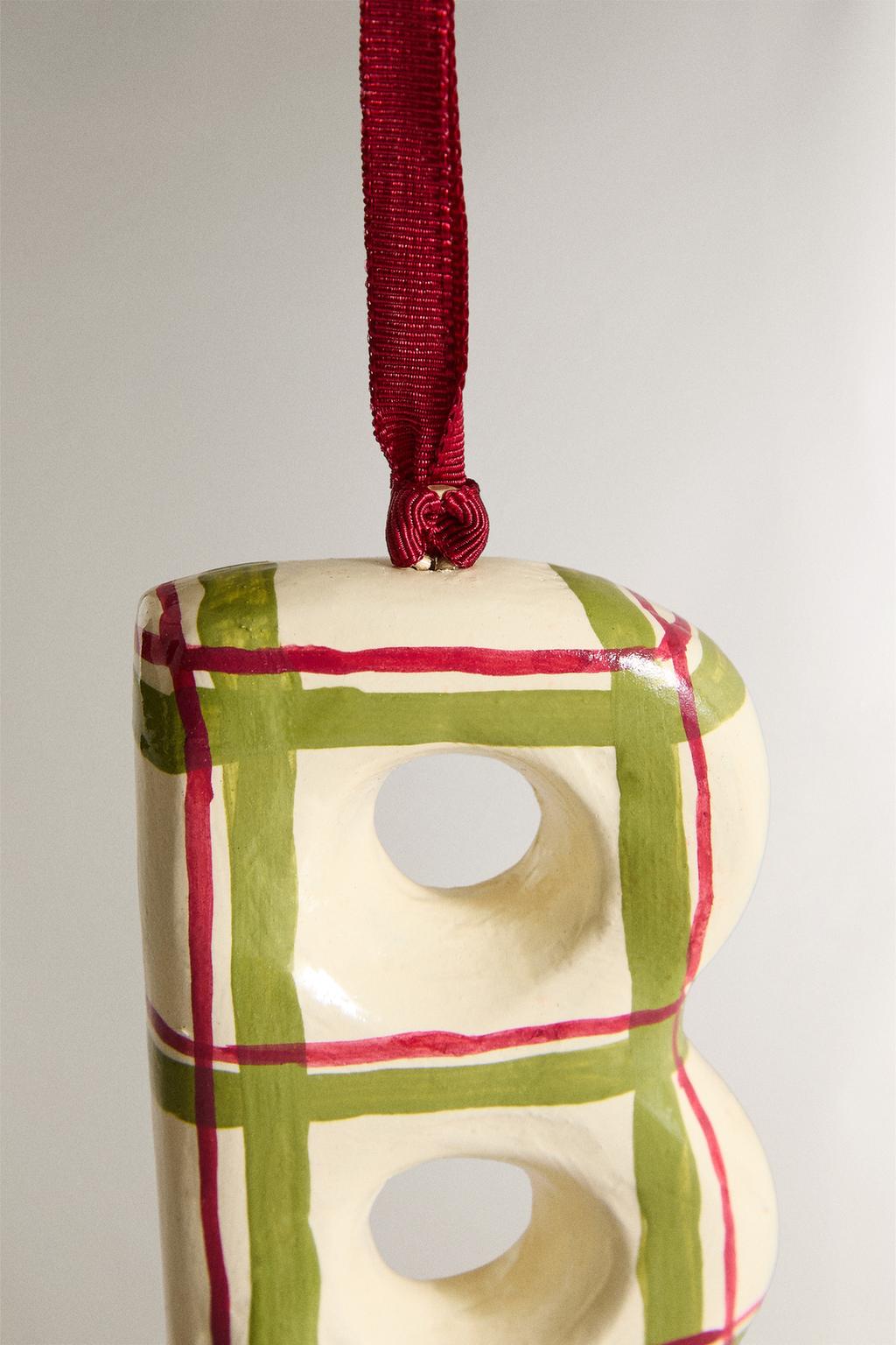 Рождественская игрушка для елки буква b