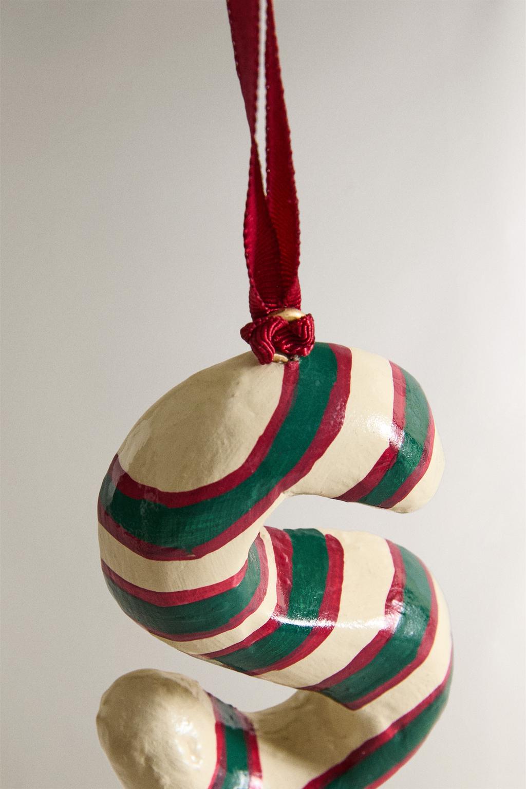 Украшение ёлки в виде буквы s для гирлянды