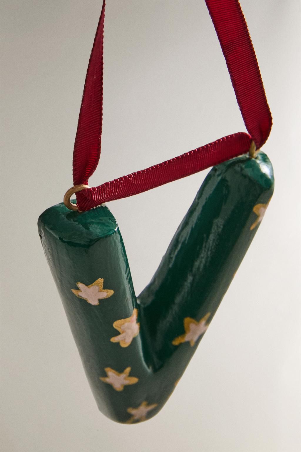 Украшение для ёлки буква v