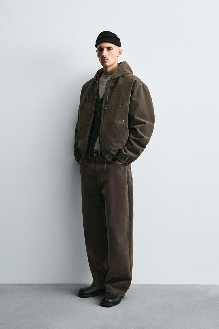 Пуховик на капюшоне из вельвета