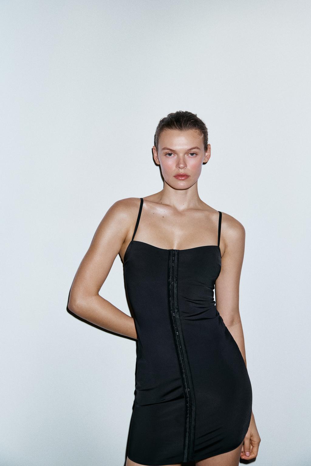 КОРОТКОЕ ПЛАТЬЕ ИЗ ПОЛИАМИДА С КРЮЧКАМИ