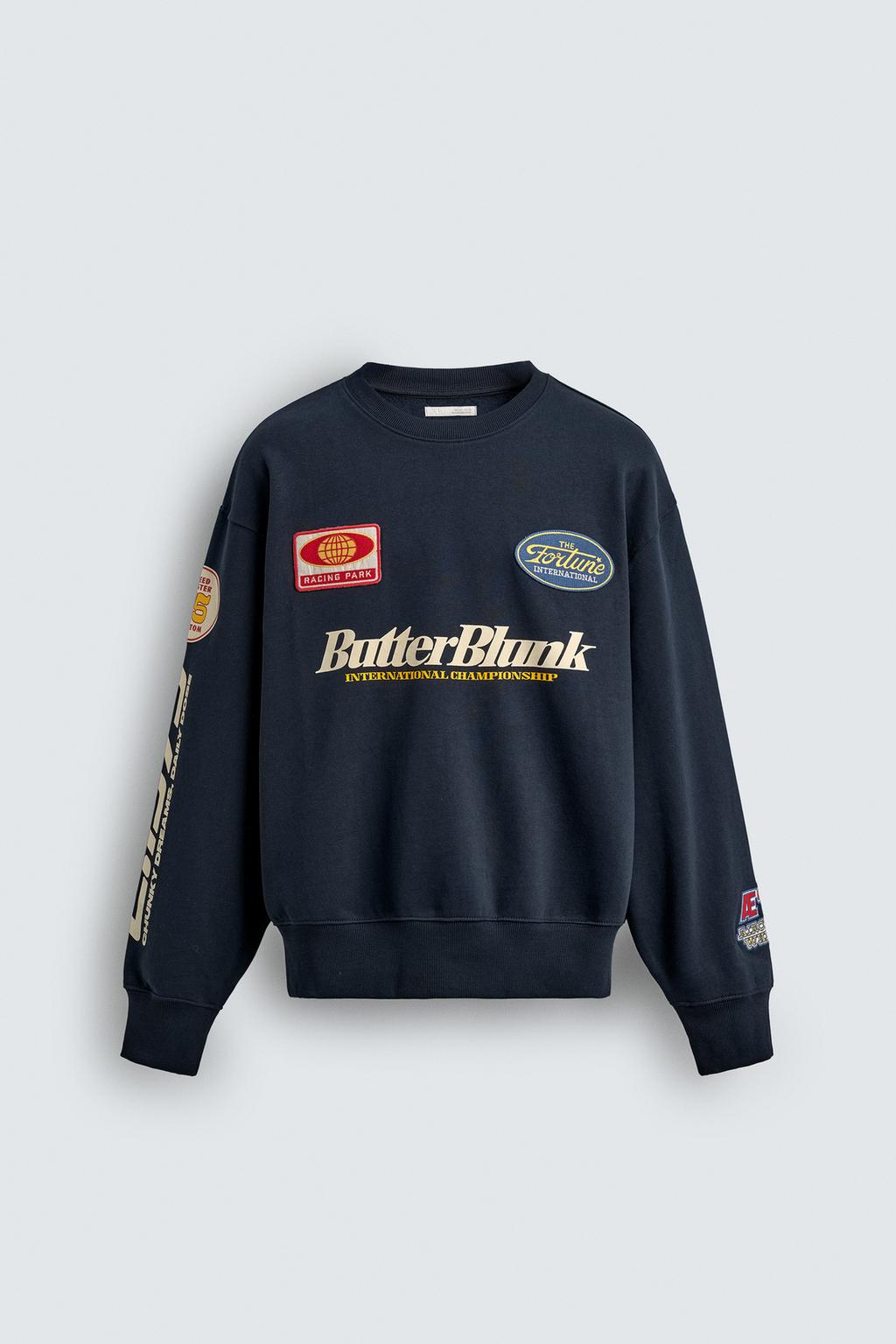 ТОЛСТОВКА С КРУГЛЫМ ВЫРЕЗОМ И НАШИВКАМИ