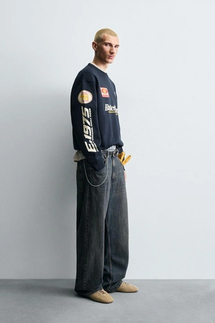 Толстовка с круглым вырезом и нашивками- Заказать в России