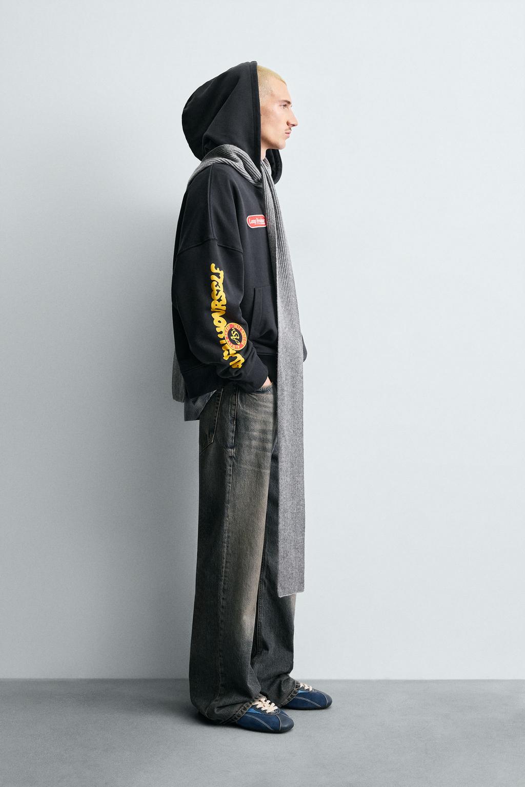 ТОЛСТОВКА С КОМБИНИРОВАННЫМИ НАШИВКАМИ