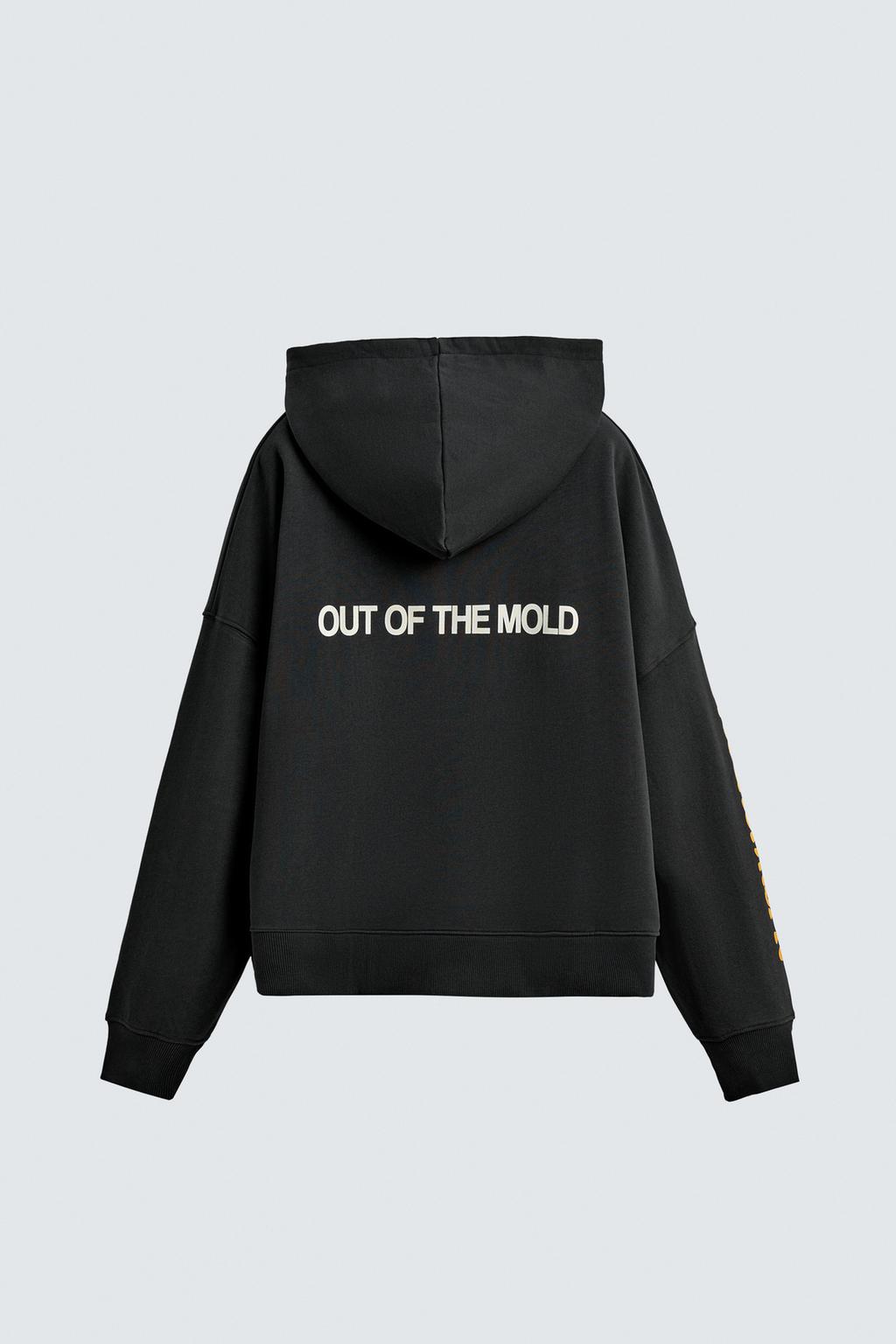 ТОЛСТОВКА С КОМБИНИРОВАННЫМИ НАШИВКАМИ