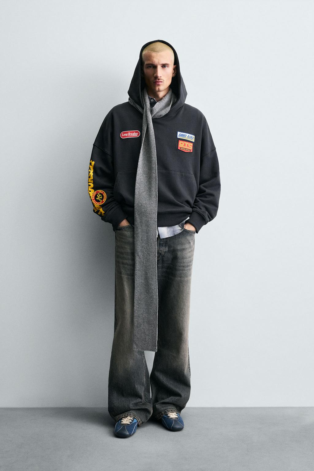 ТОЛСТОВКА С КОМБИНИРОВАННЫМИ НАШИВКАМИ