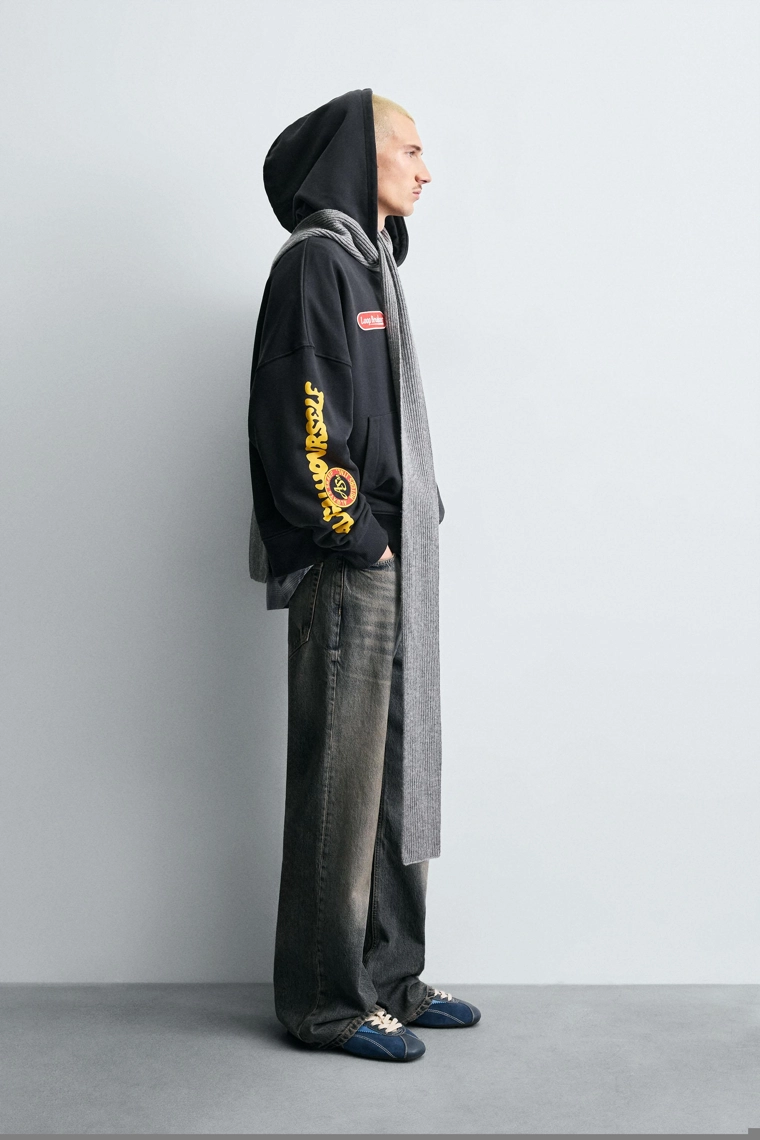 Худи с нашивками