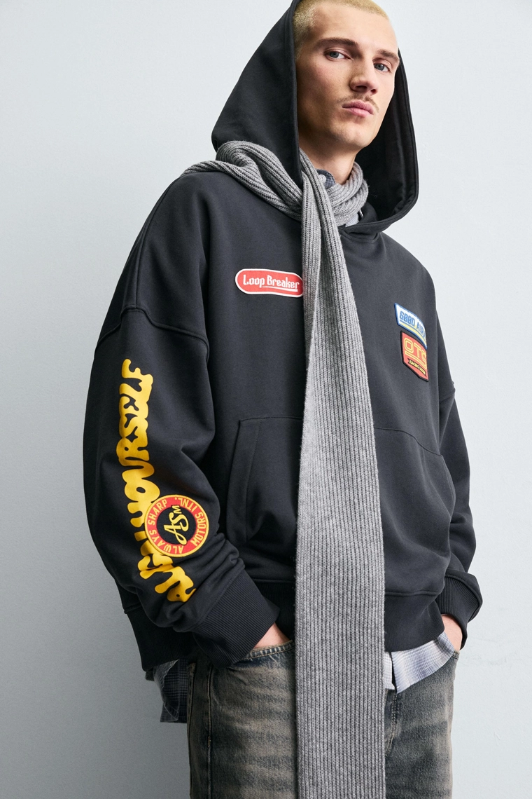 Худи с нашивками